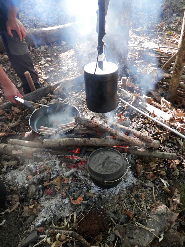 http://bushcraftuk.com/wp-content/uploads/2018/02/cooking-up-a-stew-3.jpg