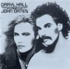 1975 Daryl Hall and John Oates.jpg