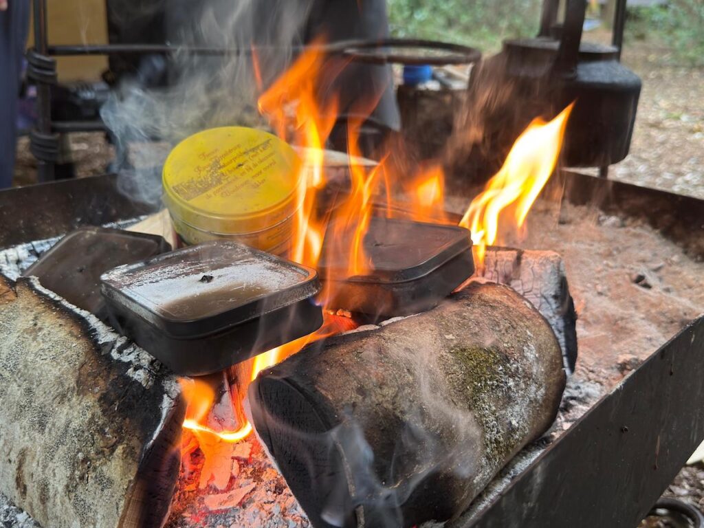 Char cloth tins